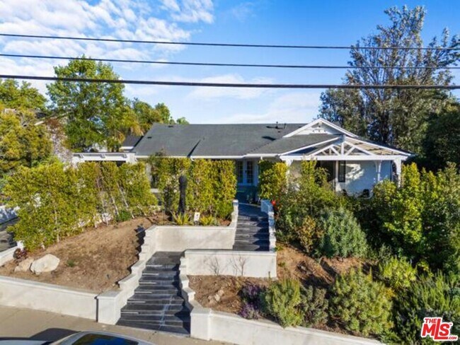 Building Photo - 23426 Balmoral Ln