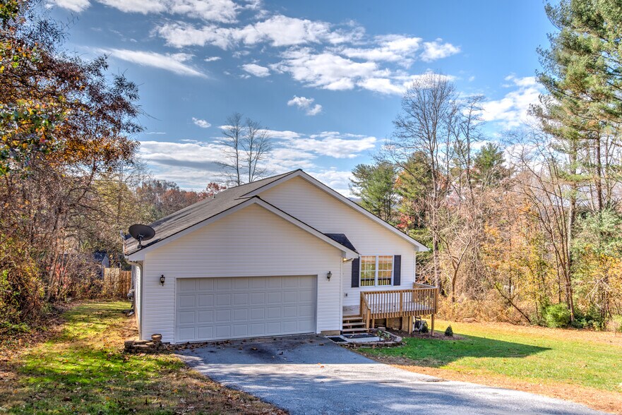 Building Photo - 216 Windsor Ct