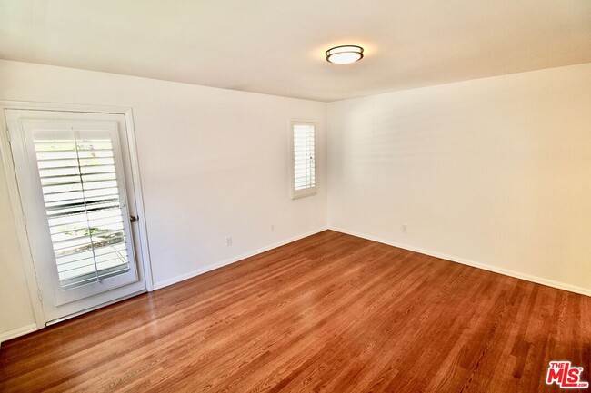 Building Photo - 23431 Clarendon St