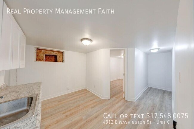 Building Photo - 4912 E Washington St