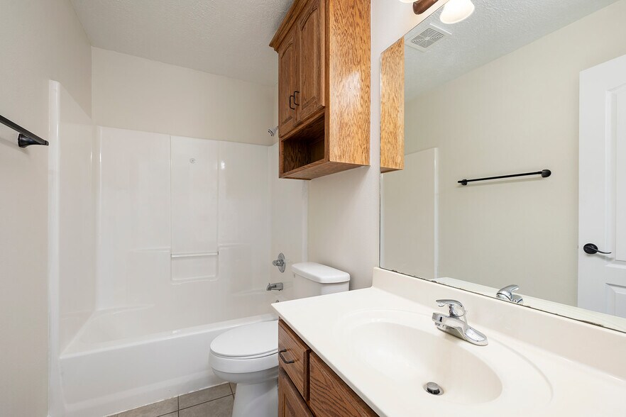 Building Photo - 647 S Meteor Ave