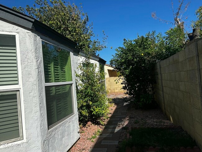 Building Photo - 4020 W Chama Dr