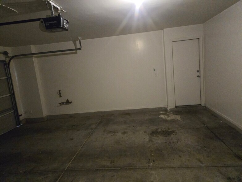 Building Photo - 8007 Torremolinos Ave