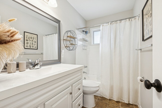 Building Photo - 616 Lemaster Ave