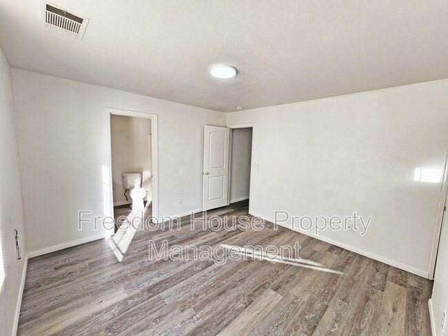 Building Photo - 670 Bourbon St