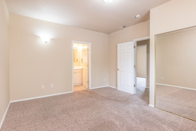 Building Photo - 3 Bed Room 2 Bath No Garage No Carport