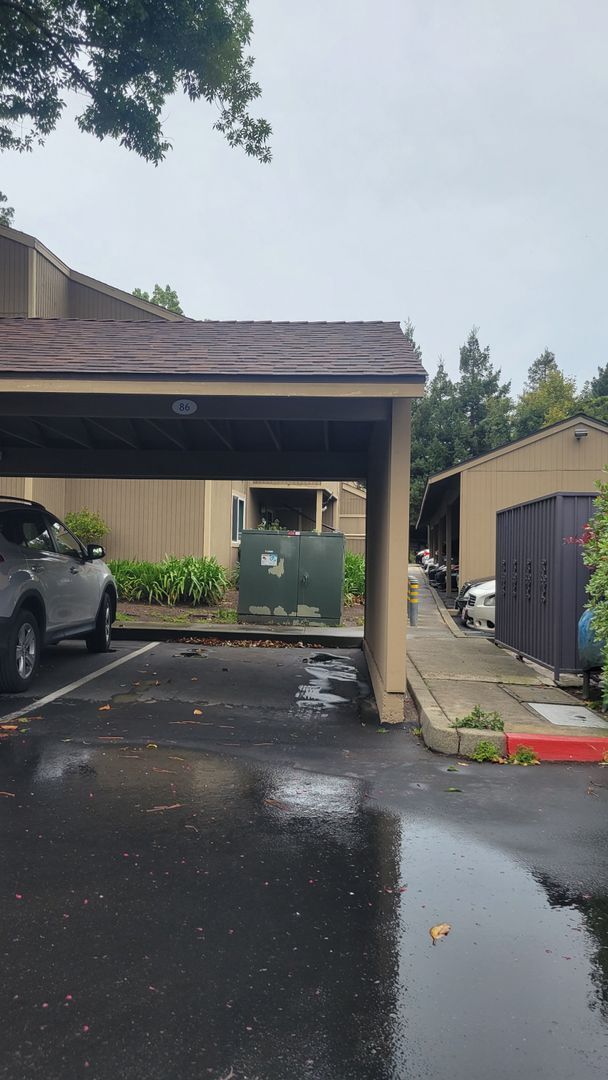 Building Photo - 2 bedrooms 2 bath condo Top floor for rent in Fremont