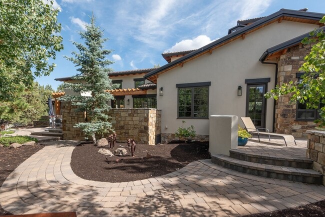 Building Photo - Stunning Furnished Estate in Pronghorn