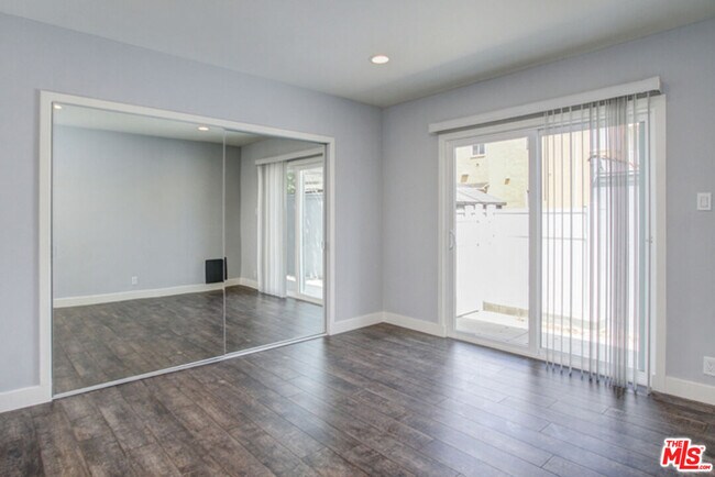 Building Photo - 1451 E Wilson Ave