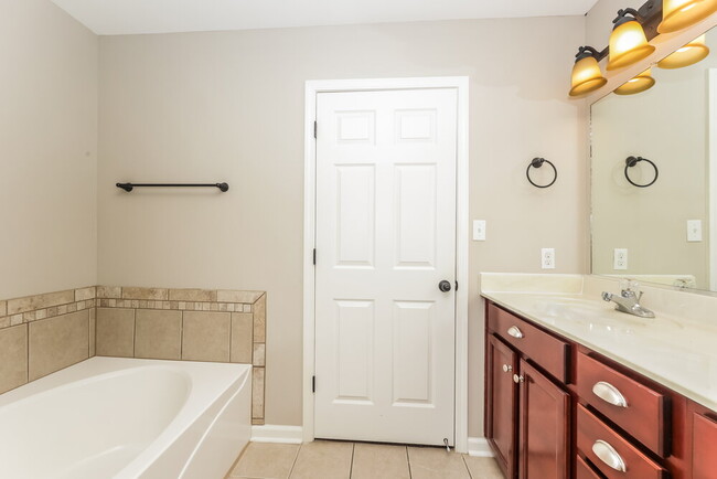 Building Photo - 2010 Slayton Dr