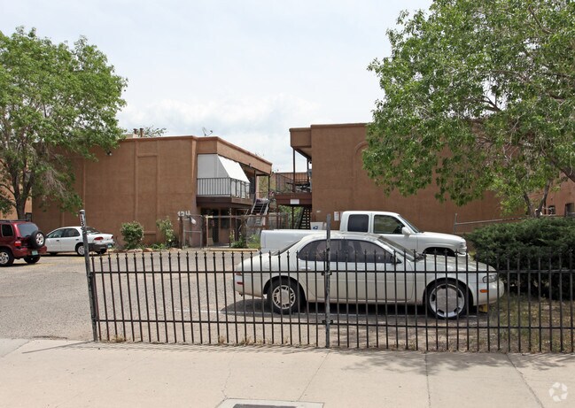 Building Photo - 138 Rhode Island St SE