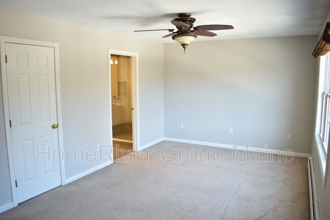 Building Photo - 10 Woodside Dr