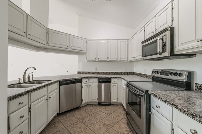 Building Photo - 2111 Welch St