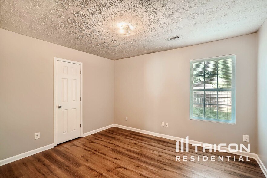 Building Photo - 1476 Steam Engine Way NE