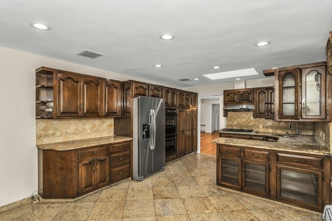 Building Photo - 260 Oak Ridge Ln