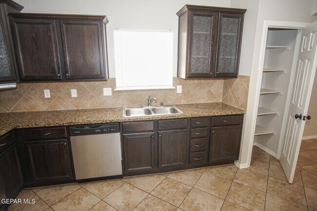 Building Photo - 14206 Otter Point Ct