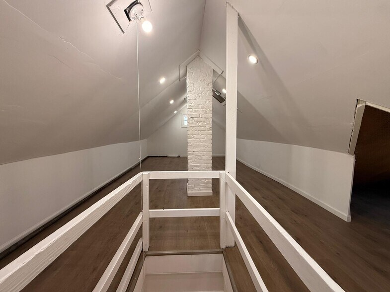 Building Photo - 86 W Main St