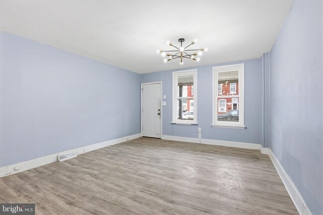 Building Photo - 25 Lily St