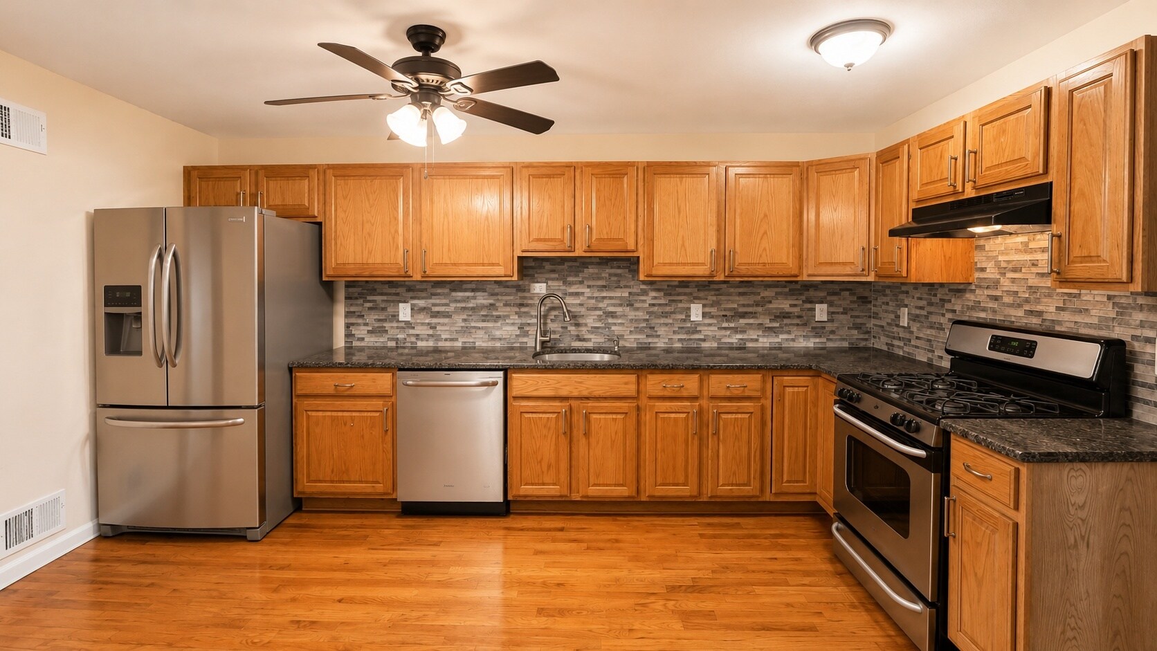 KITCHEN - 226 Bond St