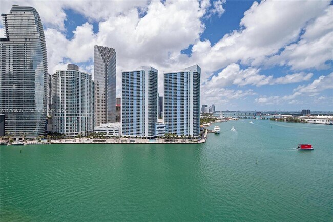 Building Photo - 888 Brickell Key Dr