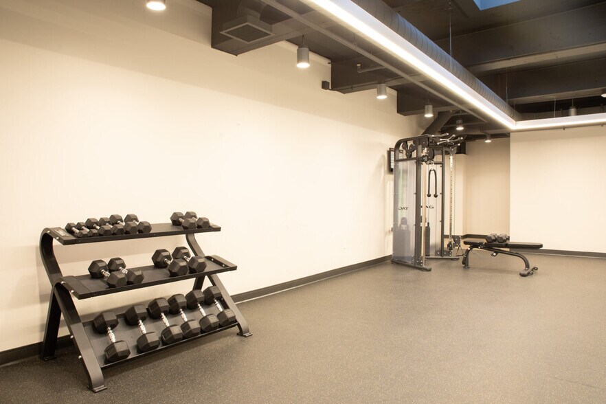 Building Photo - 333 W State St