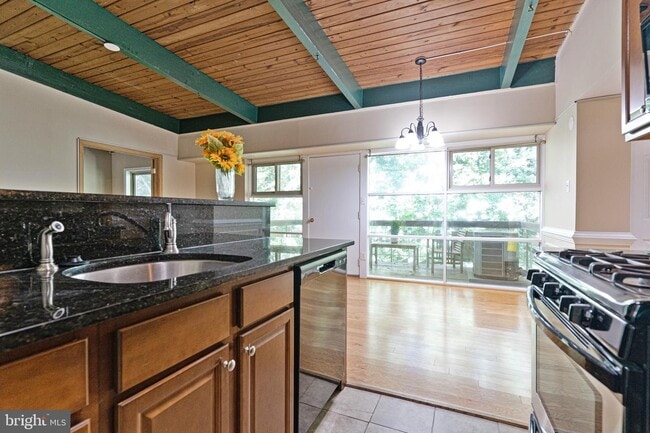 Building Photo - 4381 Americana Dr