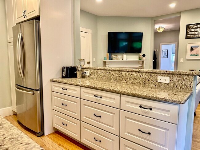 Building Photo - 49 Grove St