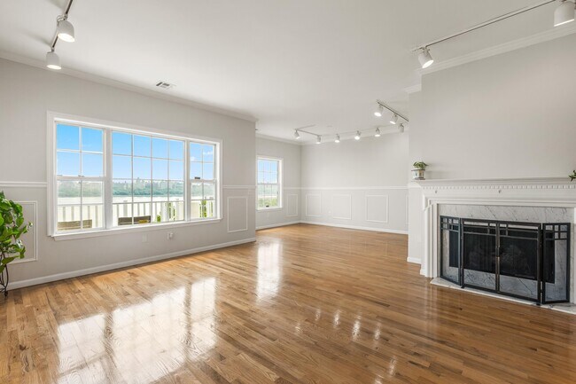 Building Photo - 32 Bergen Ridge Rd