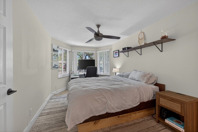 Building Photo - 211 S 57th Way