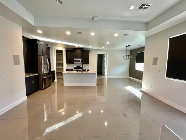 Building Photo - Wonderful Pet-Friendly Home in Overlook @ ...
