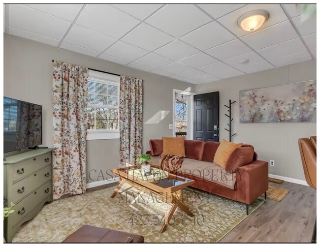 Building Photo - Modern 1 Bed 1 Bath - Pet Friendly!