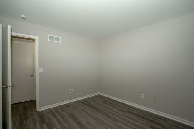 Building Photo - Got to see!  Two bedroom brick ranch style condo in Clinton Twp