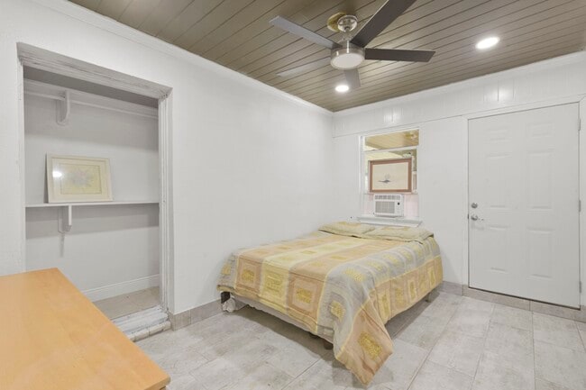 Building Photo - 3123 Deal St