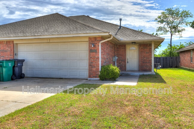 Primary Photo - 1726 W Palm Pl