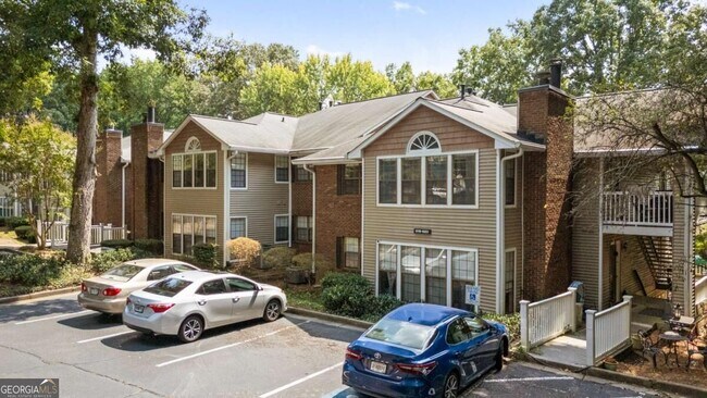 Building Photo - 611 Barrington Hills Dr