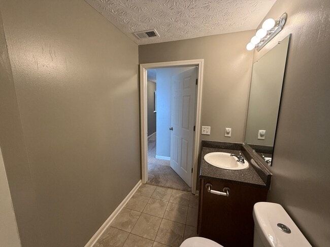Building Photo - 13104 Fairington Ridge Cir