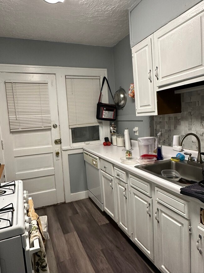 Building Photo - 1364 Bonnieview Ave