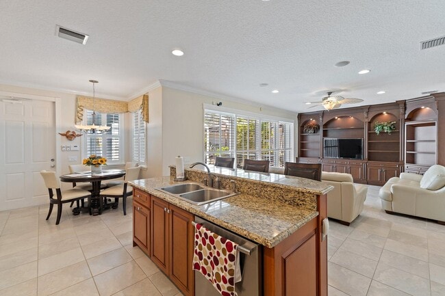 Building Photo - 115 Castries Dr