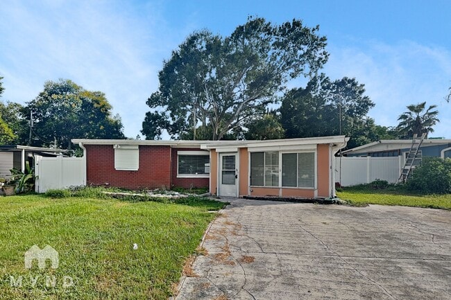 Building Photo - 10212 117 Dr N