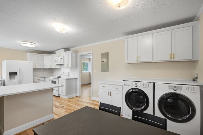 Building Photo - 607 Longleaf Ave
