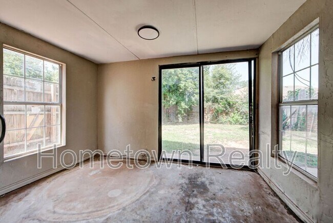 Building Photo - 7301 Edenborough Dr