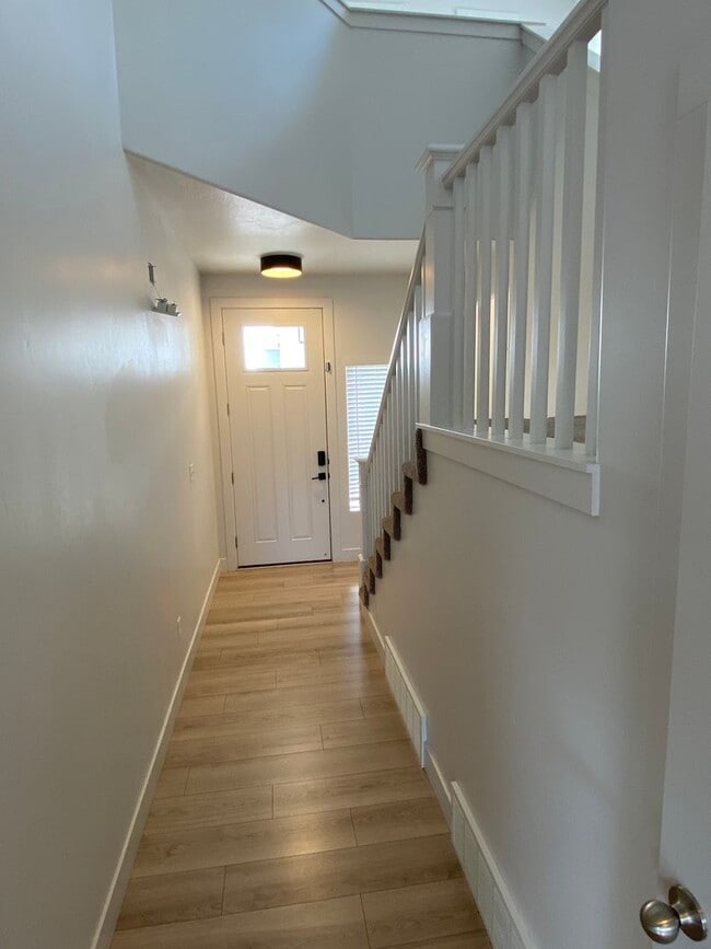 Building Photo - Beautiful House with basement apartment