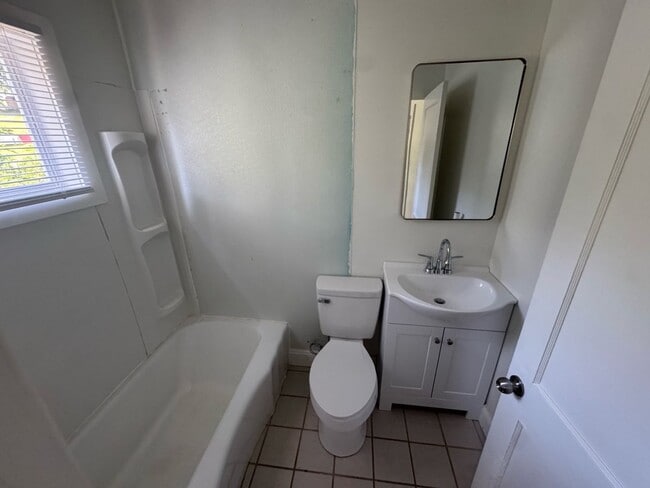 Building Photo - Charming 1-Bedroom Apartment in Elizabethton, TN