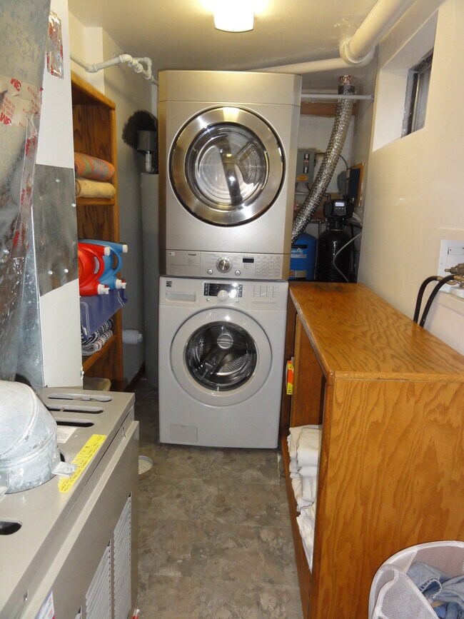 Building Photo - 4+ Bedroom, 3.25 Bath, 2312 Sq. Ft. Home o...