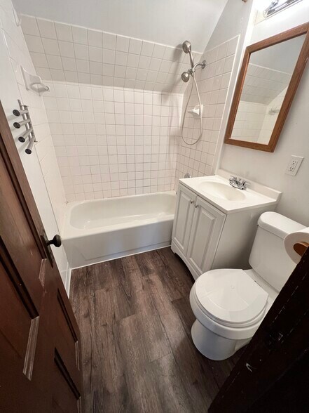 Building Photo - 3058 Hayes St NE