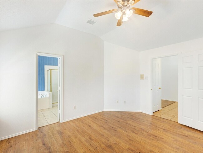 Building Photo - 823 Ashley Pl