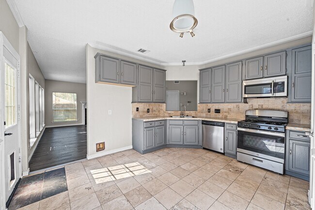 Building Photo - 11123 Gatesden Dr