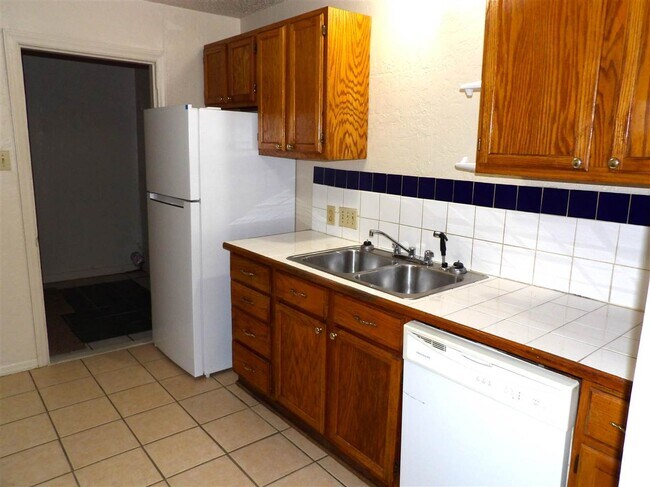 Building Photo - 1129 NW Ozmun Ave