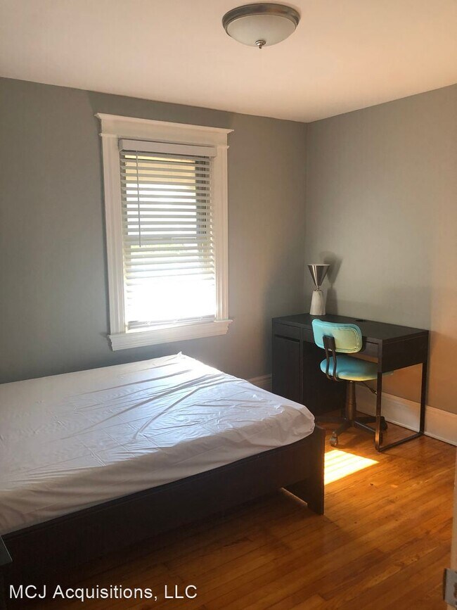 Building Photo - 4 br, 2 bath House - 251 Brooks Ave