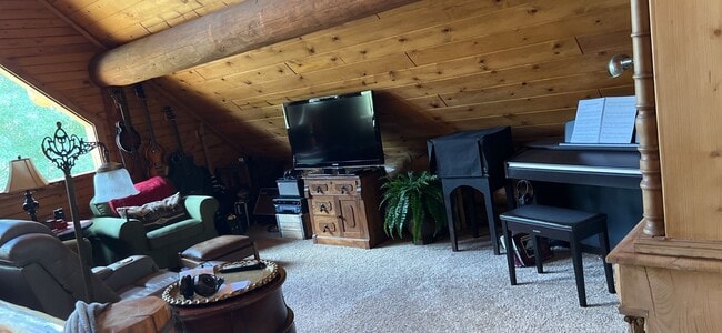 Building Photo - Beautiful Log Home with Shop